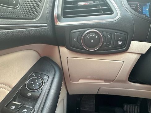 Used 2022 Ford Edge Titanium AWD/4WD image 36