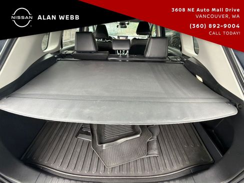 Used 2022 Toyota RAV4 XLE Premium AWD/4WD image 32