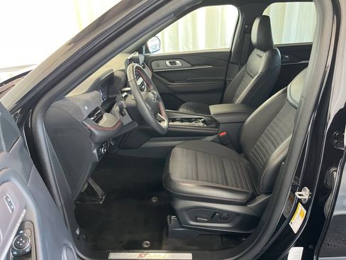 Used 2025 Ford Explorer ST-Line AWD/4WD image 3