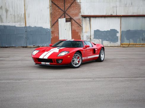 Used 2005 Ford GT image 11