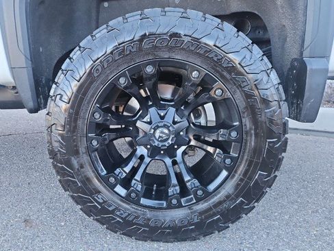 Used 2022 GMC Sierra 2500 AT4 image 27