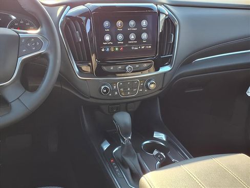 Used 2023 Chevrolet Traverse LT w/ LPO, Floor Liner Package image 6