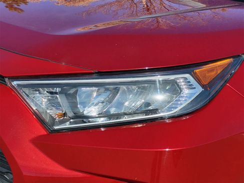 Used 2020 Toyota RAV4 XLE Premium image 8