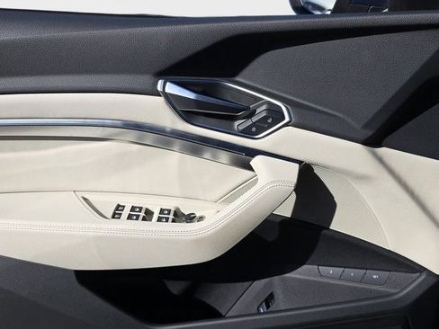 Certified 2024 Audi Q8 e-tron Premium image 22