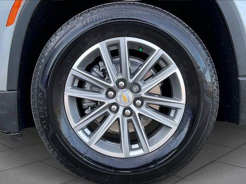 Certified 2023 Chevrolet Traverse LT w/ Rear Camera Mirror Package image 11