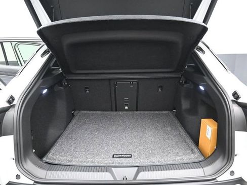 New 2025 Volkswagen ID.4 Pro S image 12