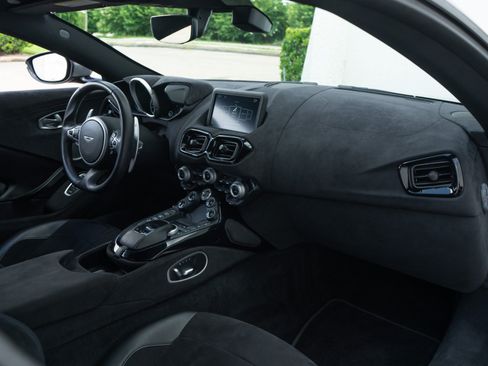 Used 2020 Aston Martin V8 Vantage Coupe RWD image 16