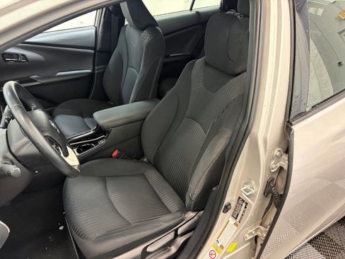 Used 2017 Toyota Prius Prime Premium image 31