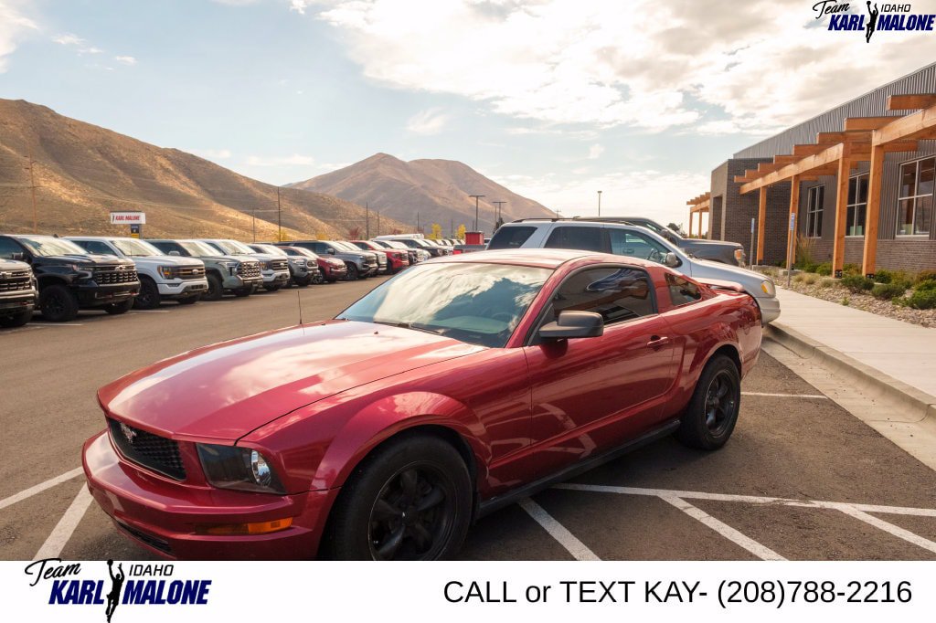 Used 2005 Ford Mustang Premium RWD image 3