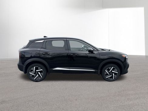 Used 2025 Nissan Kicks SV image 32