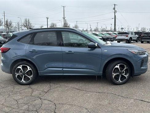 Used 2024 Ford Escape ST-Line Elite w/ Premium Technology Package image 3