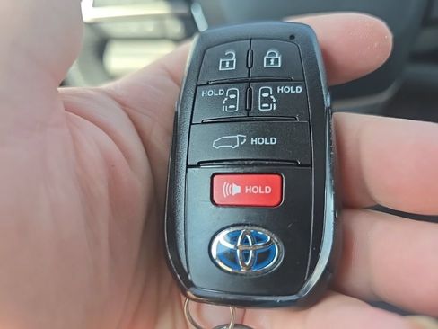 Used 2024 Toyota Sienna XLE w/ XLE Plus Package AWD/4WD image 21
