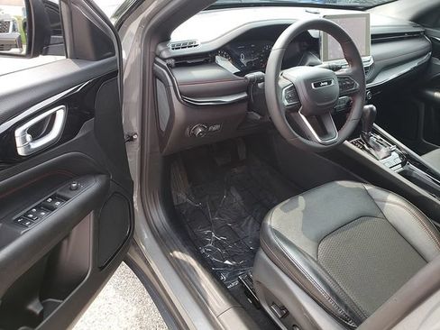Used 2023 Jeep Compass Trailhawk w/ Trailhawk Convenience Group AWD/4WD image 11
