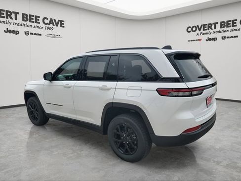 New 2026 Jeep Grand Cherokee Altitude image 7