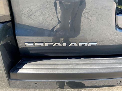 Used 2020 Cadillac Escalade Premium Luxury w/ LPO, Radiant Package AWD/4WD image 32