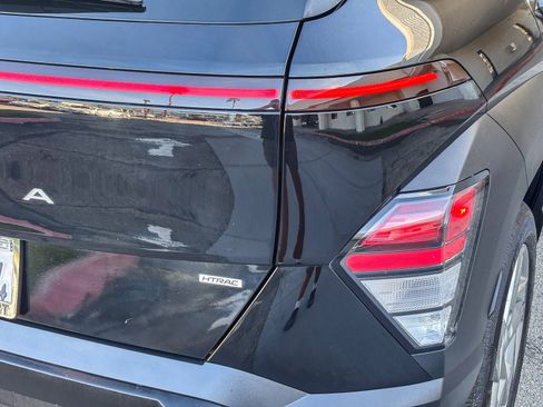 Used 2024 Hyundai Kona SE image 8