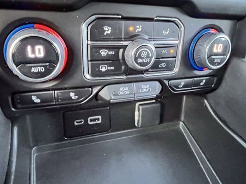 Used 2023 Chevrolet Suburban LT image 20