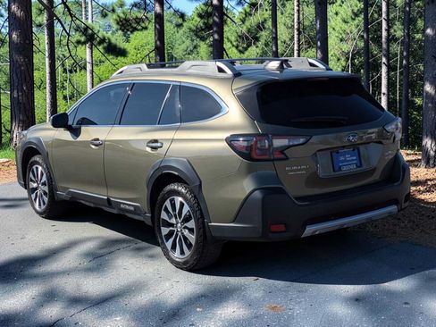Used 2023 Subaru Outback Touring AWD/4WD image 4