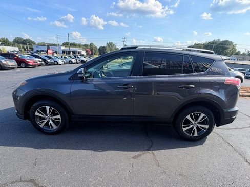 Used 2018 Toyota RAV4 XLE FWD image 4