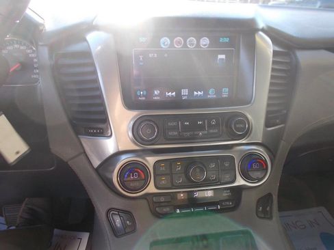 Used 2018 Chevrolet Suburban LT image 22