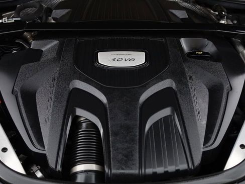 Used 2018 Porsche Panamera 4 image 10