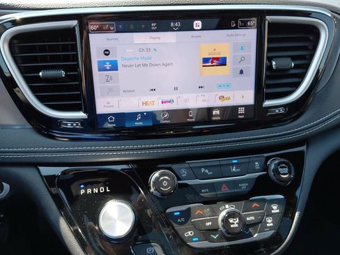 New 2026 Chrysler Pacifica Select AWD/4WD image 6