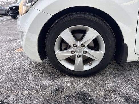 Used 2013 Hyundai Elantra GLS w/ Preferred Pkg image 8