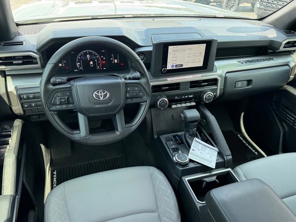 Used 2025 Toyota Tacoma SR5 AWD/4WD image 12