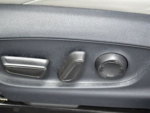 Used 2024 Toyota Tacoma Limited w/ Limited Package (LT) image 25