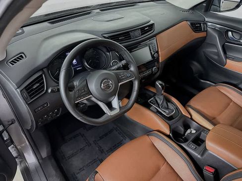 Used 2018 Nissan Rogue SL w/ Premium Package FWD image 2