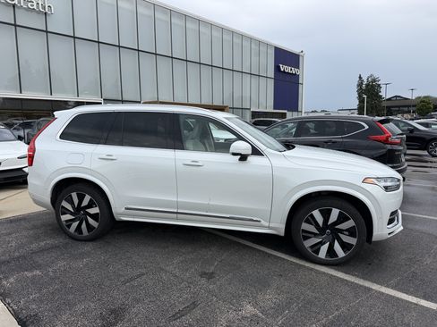 Used 2023 Volvo XC90 T8 Plus w/ Protection Package Premier AWD/4WD image 3