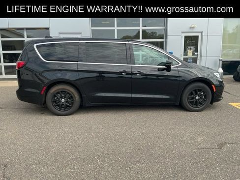 Used 2024 Chrysler Pacifica Touring-L FWD image 8