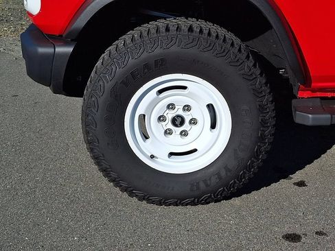 Used 2024 Ford Bronco Heritage Edition AWD/4WD image 8
