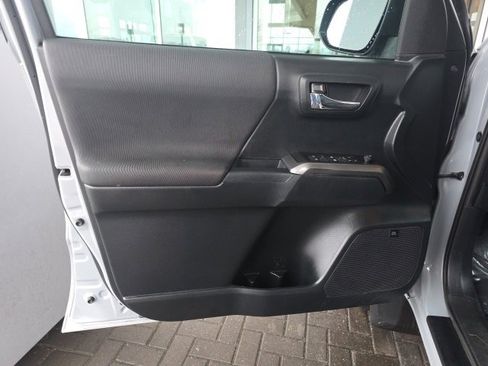 Used 2019 Toyota Tacoma Limited image 19