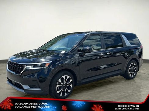 Used 2024 Kia Carnival EX FWD image 2
