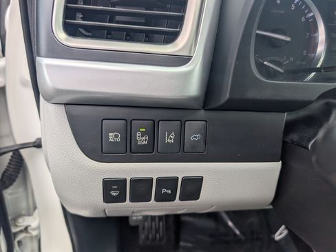 Used 2015 Toyota Highlander Limited w/ Driver Technology Package AWD/4WD image 14