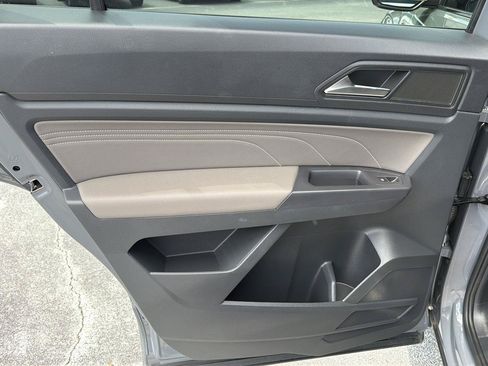Used 2021 Volkswagen Atlas Cross Sport SE FWD image 17