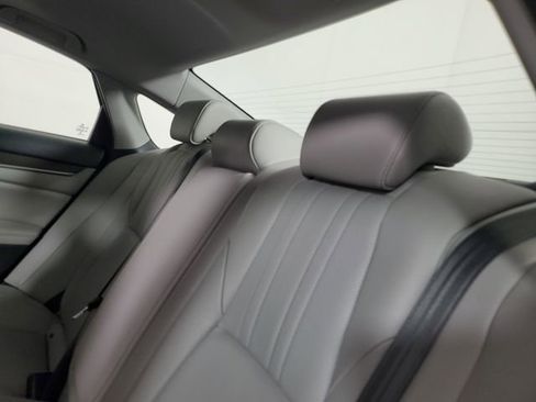 Used 2020 Honda Accord Touring image 12