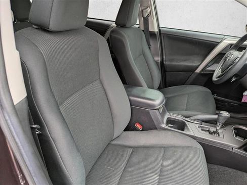 Used 2018 Toyota RAV4 LE image 27