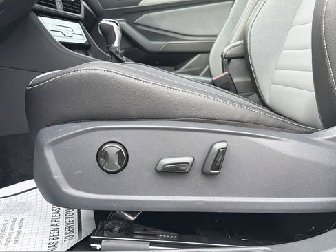 New 2026 Volkswagen Jetta SE FWD image 22