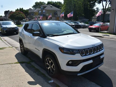 Used 2025 Jeep Compass Limited AWD/4WD image 4