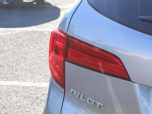 Used 2017 Honda Pilot Elite image 49