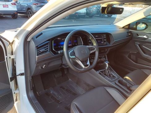 Used 2024 Volkswagen Jetta SE FWD image 12