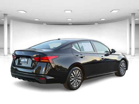 Used 2023 Nissan Altima 2.5 SV image 4