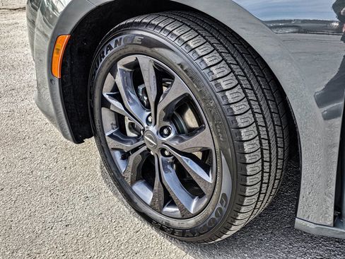 Used 2020 Chrysler Pacifica Limited w/ Quick Order Package 27H Red S image 9