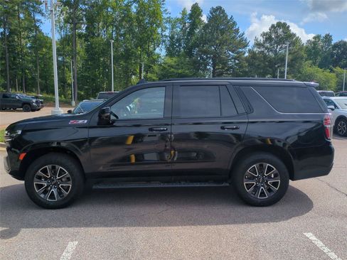 Used 2024 Chevrolet Tahoe Z71 w/ Luxury Package AWD/4WD image 2