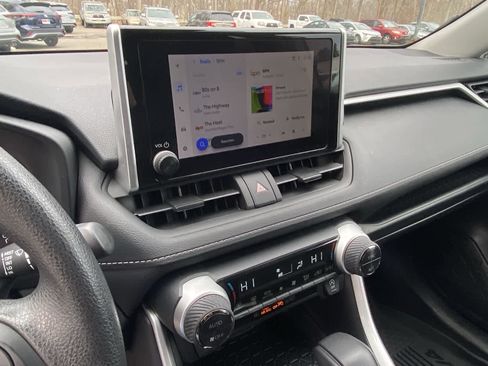 Used 2025 Toyota RAV4 XLE w/ Convenience Package image 30