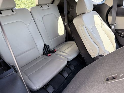 Used 2017 Hyundai Santa Fe Limited w/ Cargo Package FWD image 18