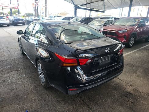 Used 2025 Nissan Altima 2.5 SV FWD image 9