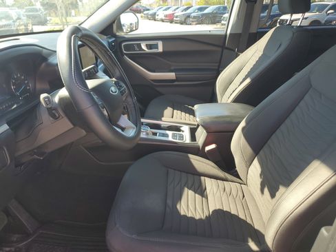 Used 2021 Ford Explorer XLT image 24